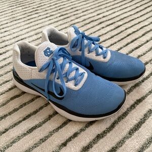 UNC Nike Frees